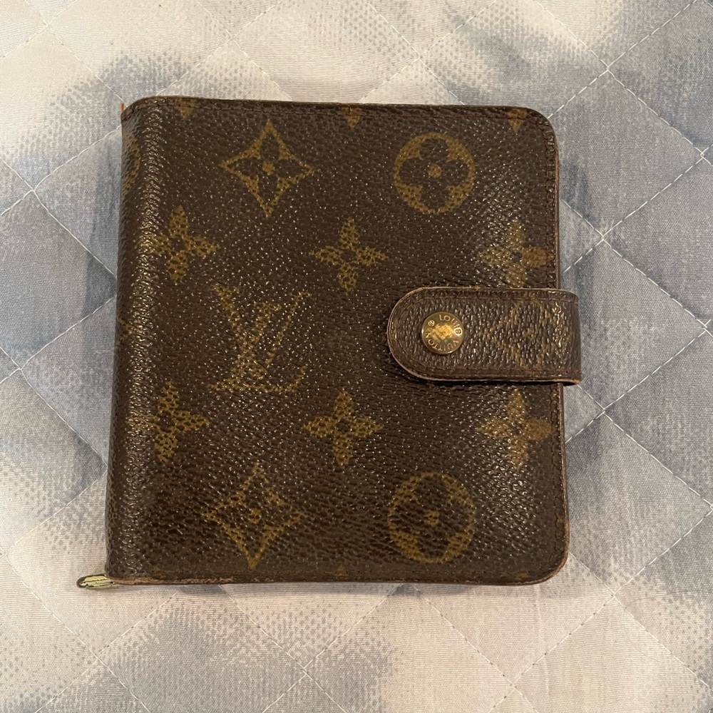Authentic Louis Vuitton Monogram Brown Wallet.